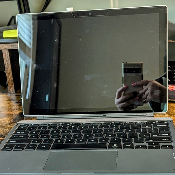 Microsoft Surface Pro 6 - Picture 2 of 7